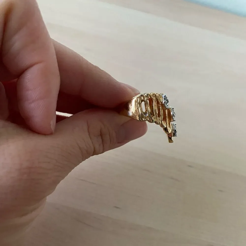 Contemporary Wave & Diamond Ring